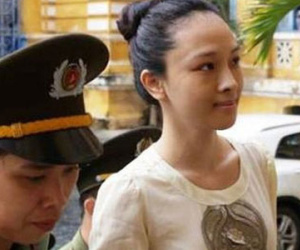 Mẹ ruột hoa hậu Phương Nga: “Mẹ ơi, con bị lừa, con bị cài bẫy”