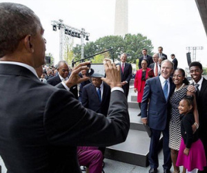 “Sốt” video ông Bush nhờ Tổng thống Obama chụp ảnh