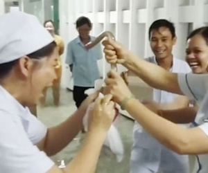 Clip: Sài Gòn ngập lịch sử, y tá... bắt lươn trong bệnh viện
