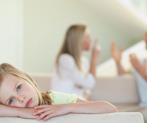Gánh nặng cha mẹ vô tình đặt lên lưng trẻ khi ly hôn