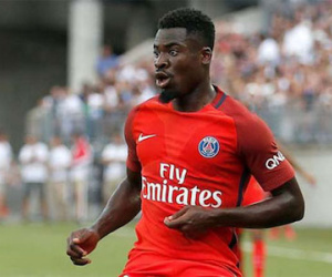 Hậu vệ Aurier của PSG nhận án hai tháng tù giam