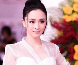 Hoa hậu Phương Nga gây bất ngờ với khả năng tạo "hit"