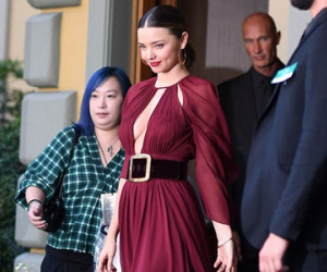 Miranda Kerr diện váy xẻ sâu gợi cảm trên thảm đỏ