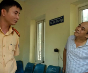 Tông xe vào trụ sở UBND tỉnh Thanh Hoá, rút thẻ phóng viên ra dọa