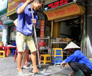 Vỉa hè Hà Nội: Thành phố yêu cầu lát đá, quận muốn lát gạch