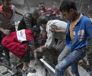 Cha đau đớn nhận thi thể con trai sau cuộc không kích ở Syria