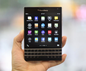Đập hộp BlackBerry Passport giá 5,8 triệu vừa về VN