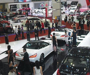Doanh nghiệp nhập ô tô lại chất vấn Bộ Công Thương về Thông tư 20