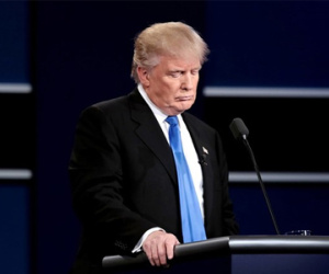 Donald Trump tự chui đầu vào bẫy của bà Clinton