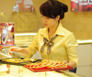 Giá vàng giảm sâu xuống đáy 1 tháng