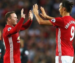 Mourinho cho Ibrahimovic đi chơi, "nhường" Rooney đá EUROPA League