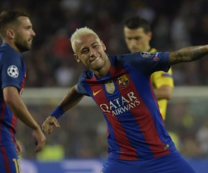 Neymar đứng trước cơ hội qua mặt Ronaldinho