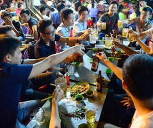 Quốc gia say xỉn, 15 tuổi vào viện tâm thần vì nghiện rượu