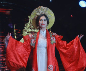 Quỳnh Chi lộng lẫy trong vai hoàng thái hậu