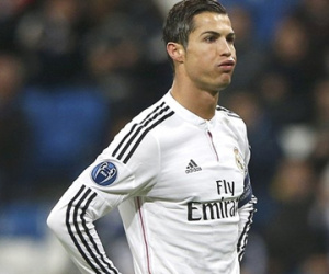 Sau HLV Zidane, Ronaldo lại giận dỗi đồng đội tại Real