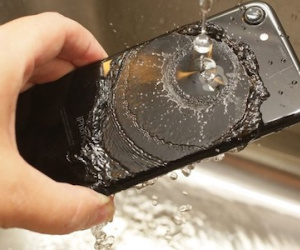 Smartphone chống nước hoạt động thế nào?