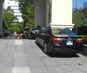 Thứ trưởng đi làm taxi: Không thể cho lái xe nghỉ việc?