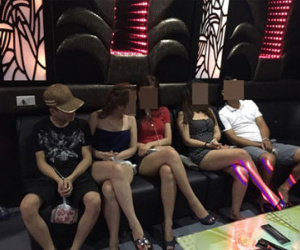 Bắt nhiều "chân dài" miền Tây trong quán karaoke ở Hải Phòng