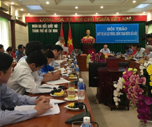"Lương không đủ sống sao ai cũng đua vào công chức?"