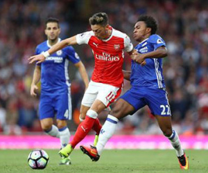 Ozil bất ngờ trì hoãn gia hạn hợp đồng với Arsenal