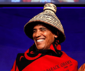 Tổng thống Obama choàng chăn len, đội mũ đan ở Nhà Trắng