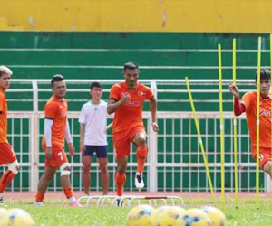 Công Vinh và đồng đội nhồi thể lực chuẩn bị cho AFF Cup