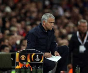 Mourinho THAN VÃN lịch thi đấu của Man United là món quà chứa chất độc