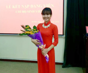 Nữ thủ khoa kép xinh đẹp từ chối chốn đô thành, về quê cống hiến