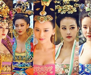 Trang phục phim cổ trang Trung Quốc ngày càng hở, xuyên tạc