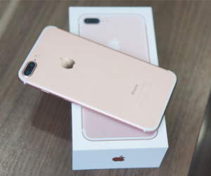 9 smartphone xách tay đắt khách mới về Việt Nam