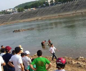 Bàng hoàng phát hiện thi thể bà mẹ mới sinh con dưới hồ