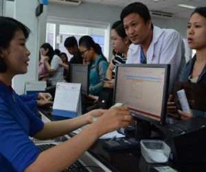 Người ở Sài Gòn mua vé tàu tết Đinh Dậu 2017 thế nào?