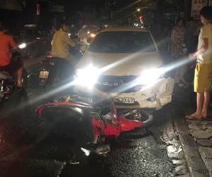 Xe "điên" đâm liên tiếp 3 xe máy trong đêm