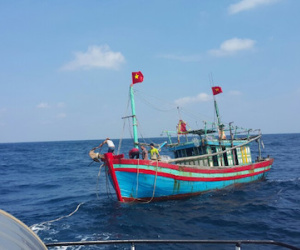 Cứu được thuyền gặp nạn, 5 người thoát chết
