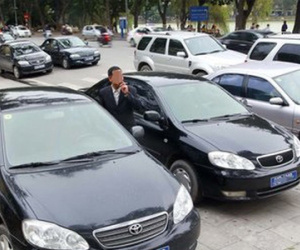 Thứ trưởng Bộ Tài chính đi taxi, tự lái xe đi làm từ ngày 3-10