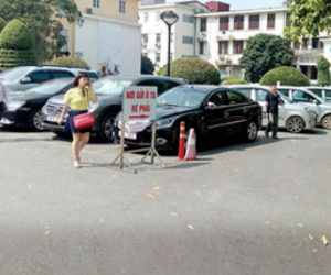 Bãi trông giữ xe bệnh viện: “Kẻ ăn không hết, người lần không ra”