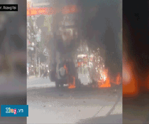 Clip: Xe taxi phát nổ kinh hoàng giữa thành phố Cẩm Phả