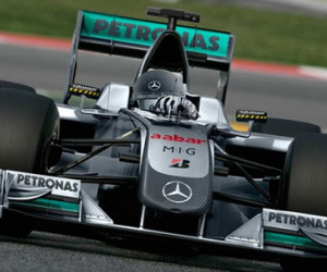 Mercedes sắp giới thiệu xe đua F1 chạy trên phố