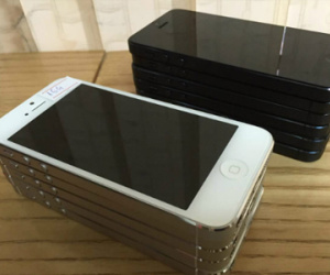 Nhiều iPhone hàng xách tay ở Việt Nam bị biến thành "cục gạch"
