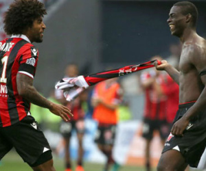 Tuyệt phẩm của Balotelli giúp Nice giành lại ngôi đầu Ligue I