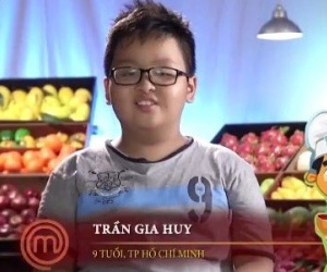 Cậu bé nói chuyện hài hước nổi bật tại "Vua đầu bếp nhí"