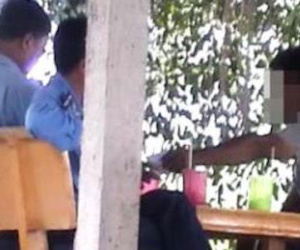 Hai thanh tra giao thông bị bắt quả tang khi "làm luật" xe bồn