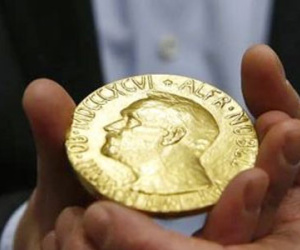 Nobel Vật lý vinh danh "bí mật các vật chất lạ"