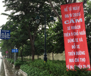 Băng rôn in nhầm ngày tháng: Sai sót nhỏ, tác động lớn