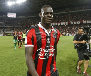 Hàng thải Balotelli ghi bàn "khủng" hơn Messi, Ronaldo