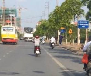 Hé lộ tập đoàn xe buýt "dù" ngang nhiên hoạt động ở đường 32 Hà Nội