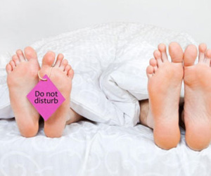 Phải làm gì khi bạn đời đột nhiên "lãnh cảm"
