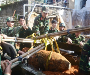 Sởn gai ốc xem cảnh di dời quả bom “khủng” tại Đà Lạt