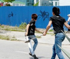 Can bạn đánh nhau, nam sinh bị đâm trọng thương