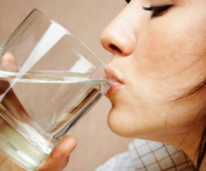 Điều gì xảy ra nếu uống nước ngay khi thức dậy